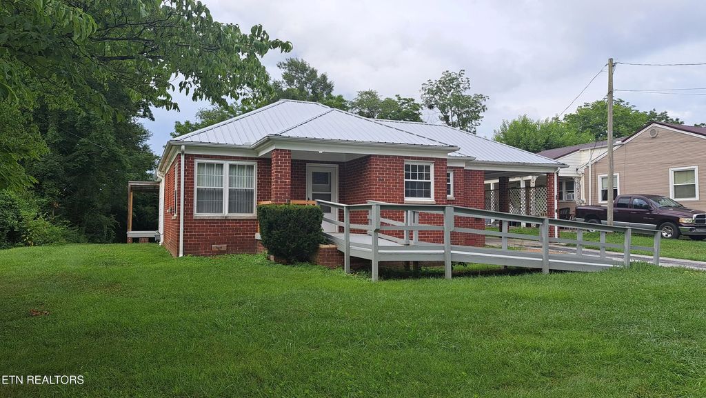 59 Brown Ave, Crossville