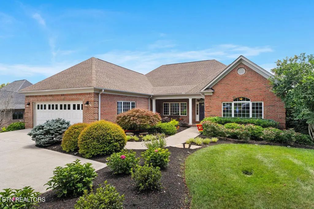 108 Cayuga Drive, Loudon