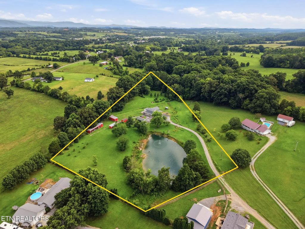 767 Farmington Way, Maryville