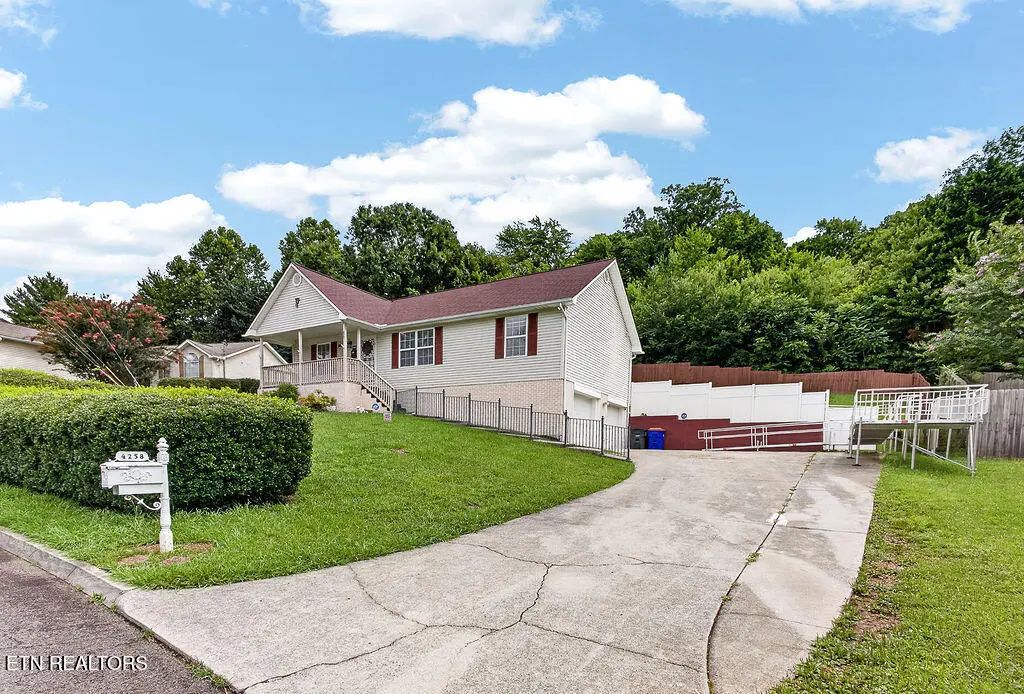 4258 Saint Lucia Lane, Knoxville