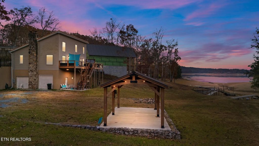 1448 Dover Lane, Dandridge