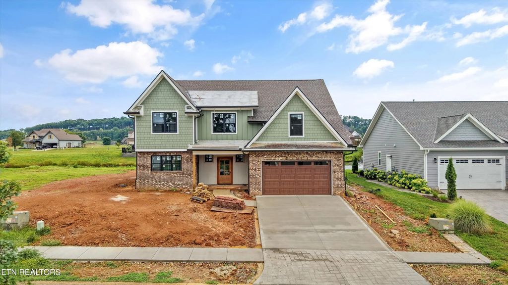496 Ironwood Lane, Loudon