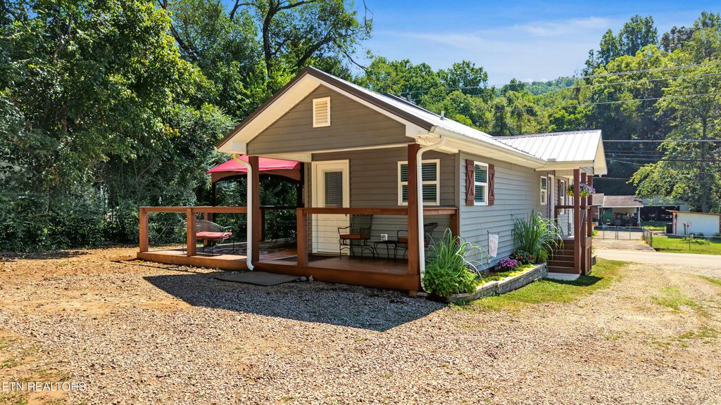 121 Self Hollow Rd, Rockford