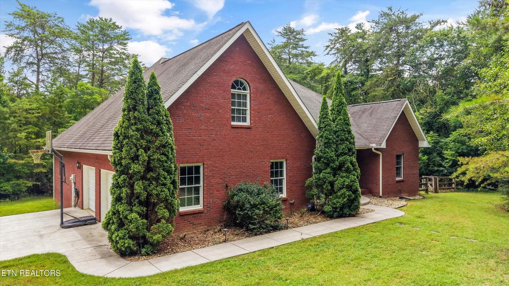 3727 Fox Creek Rd, Louisville