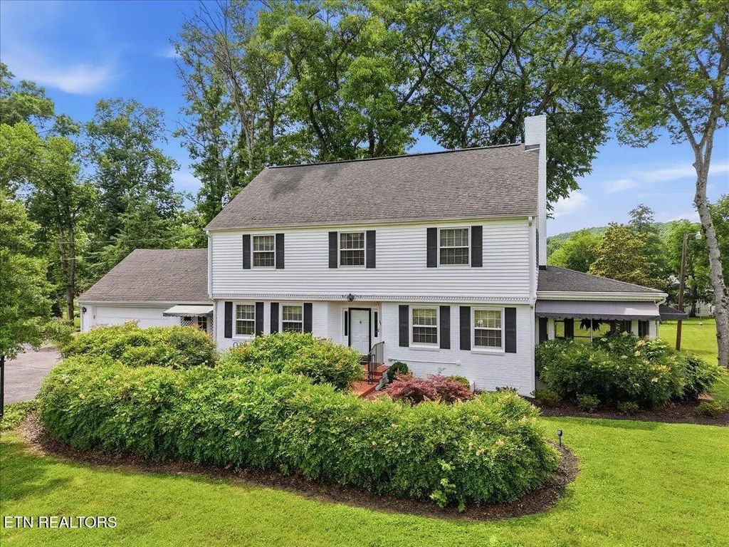 607 S Charles G Seivers Blvd, Clinton