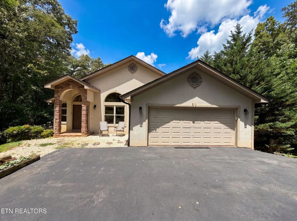 630 Rockhouse Rd, Kodak