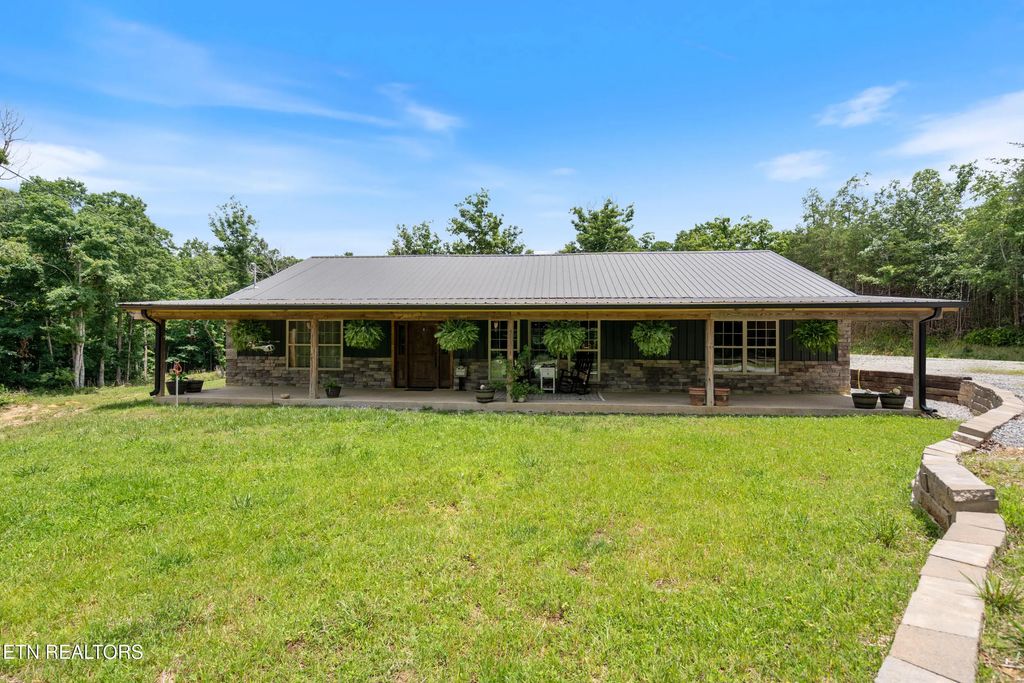 904 Meadows Drive, Spencer