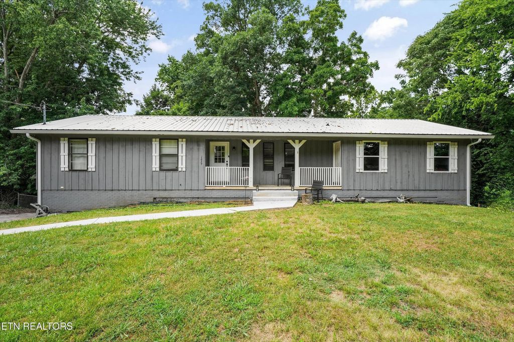 1659 Middlesettlements Rd, Maryville