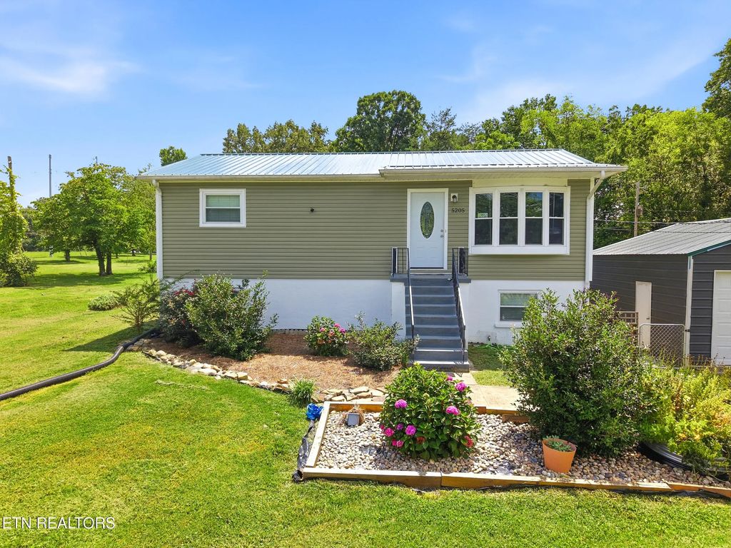 5205 John Hall Rd, Knoxville