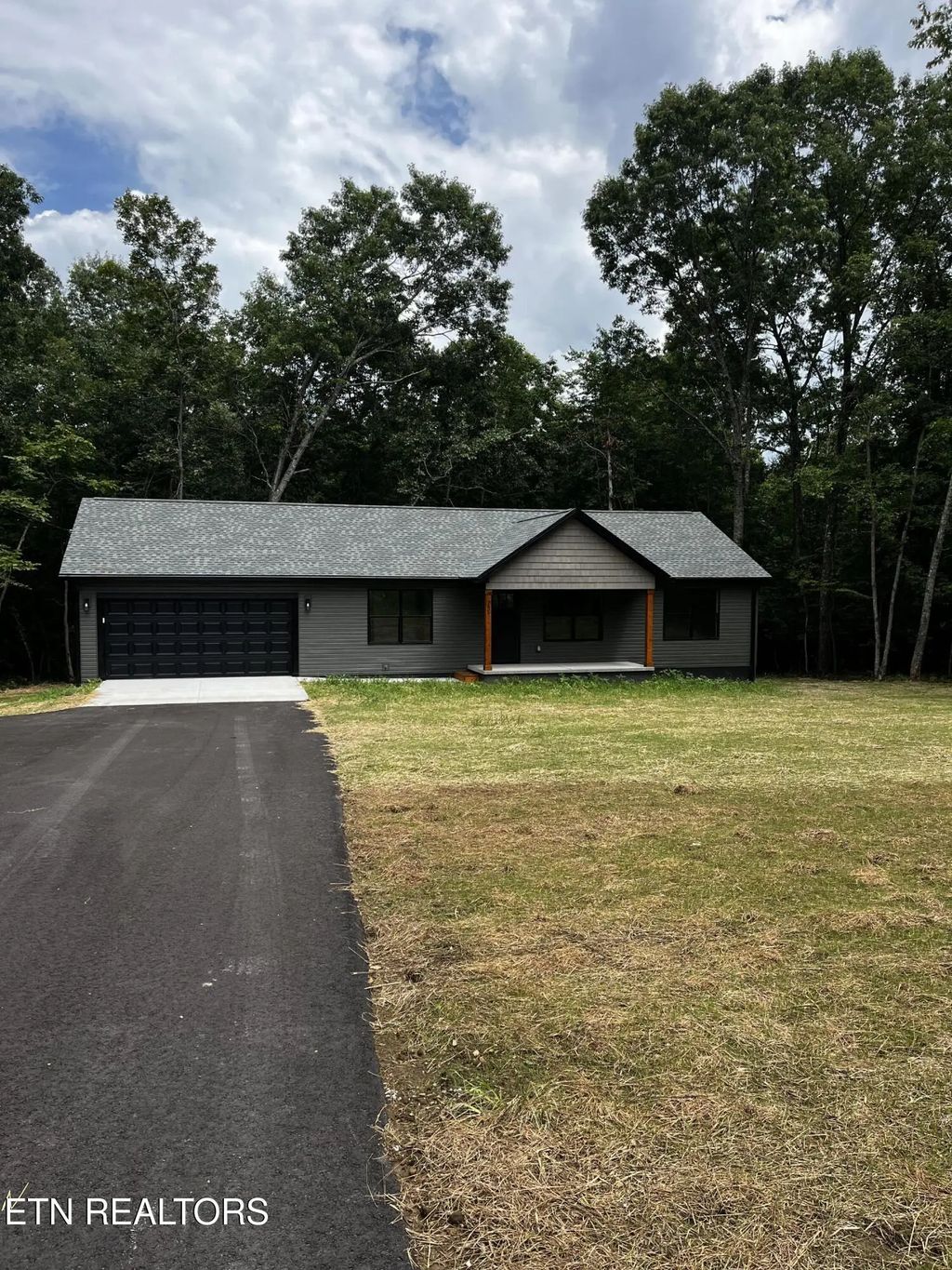 135 Peachtree Drive, Crossville