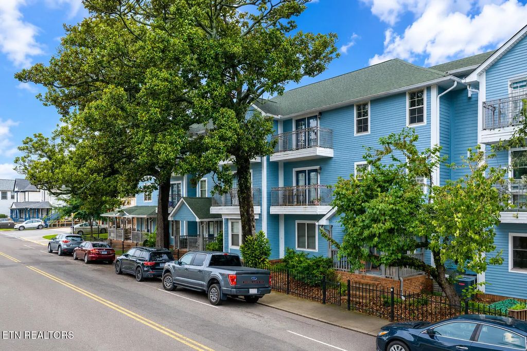 1636 Queen Anne Way, Knoxville