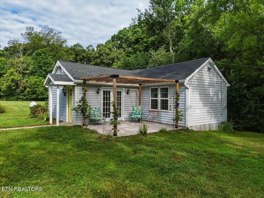 144 County Farm Rd, Friendsville