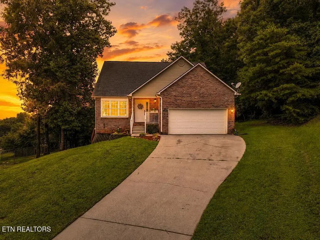1004 Sugar Creek Lane, Knoxville