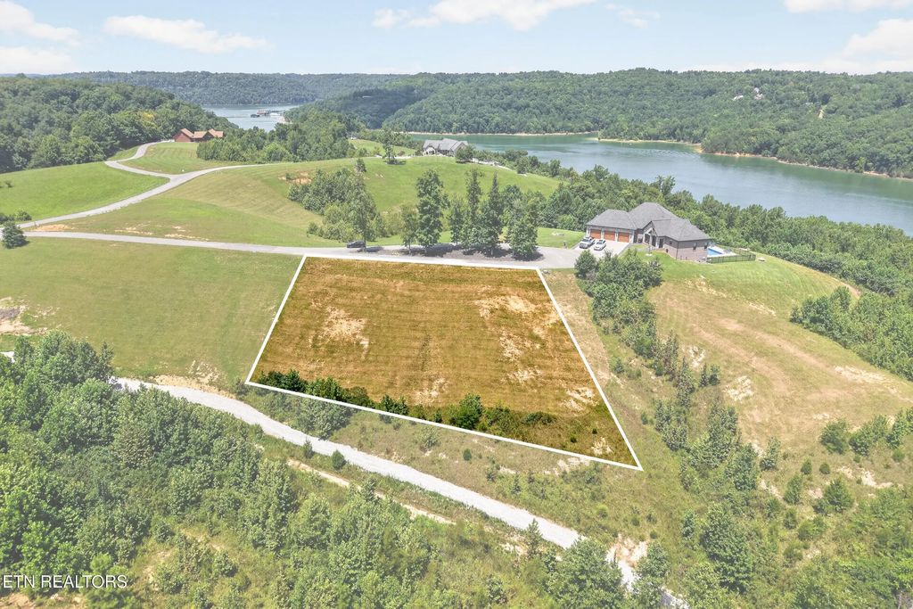 Holly Bend Drive, Byrdstown