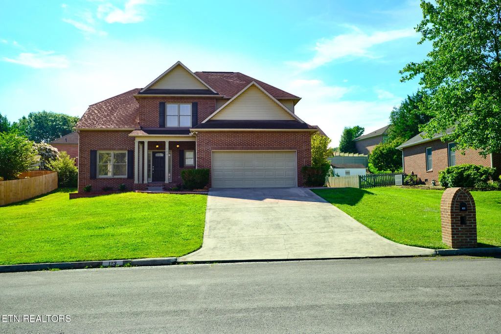123 Capital Circle, Oak Ridge