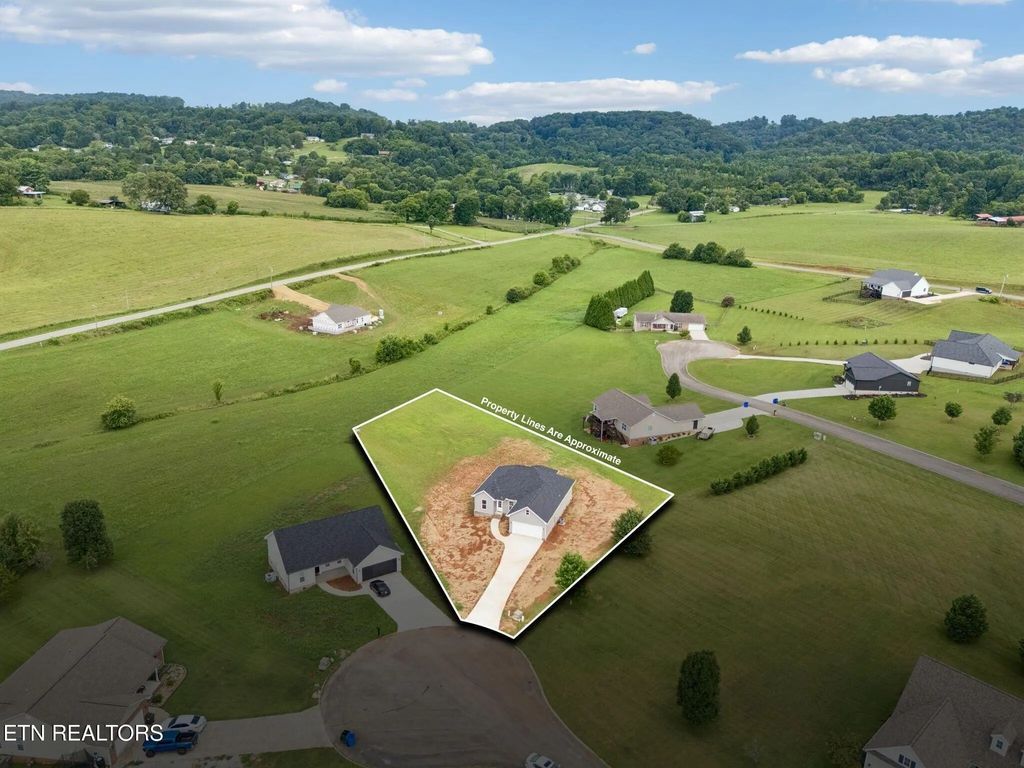 304 Moores Way, Madisonville