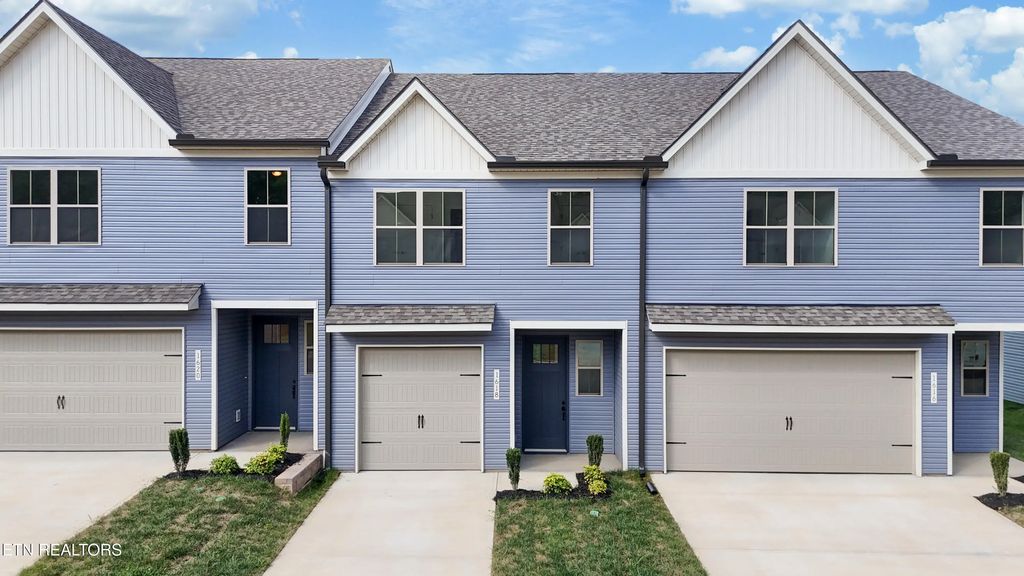 1618 Bennett Village Drive, Maryville