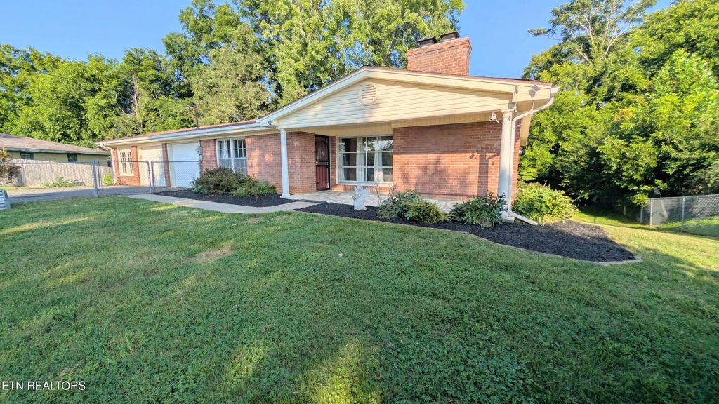 821 Commanche Drive, Newport