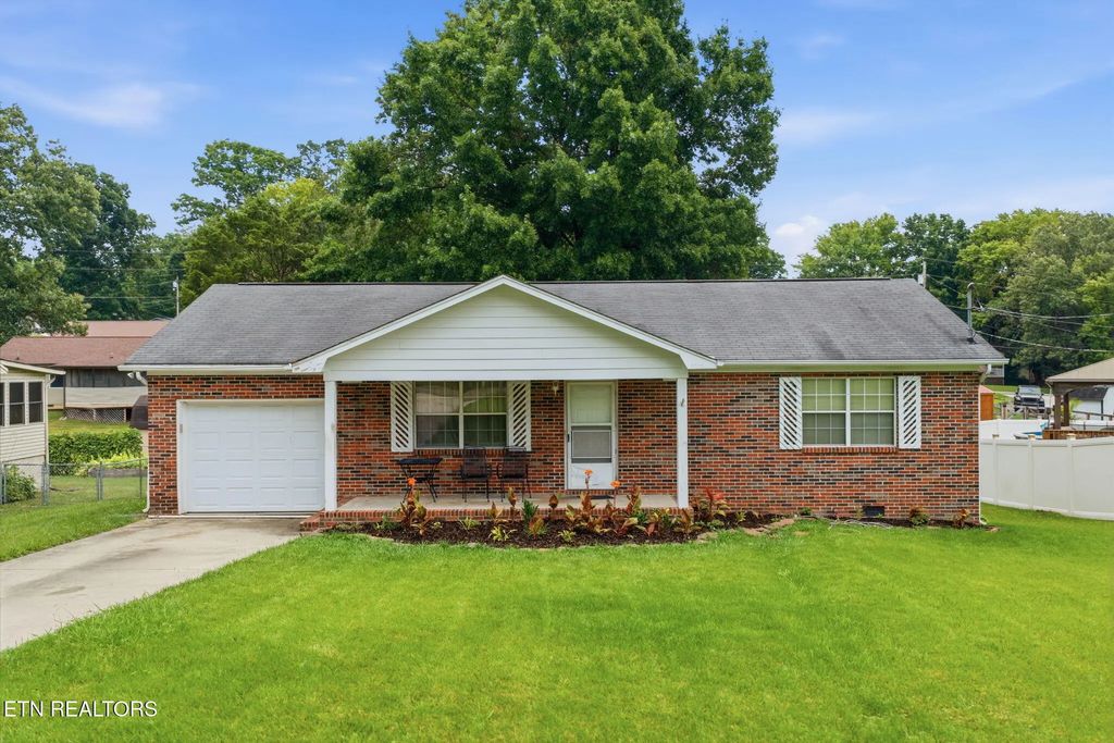 101 Decoy Lane, Clinton
