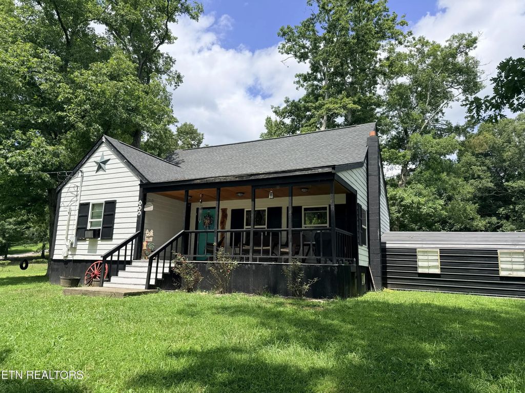 586 Rugby Hwy, Robbins
