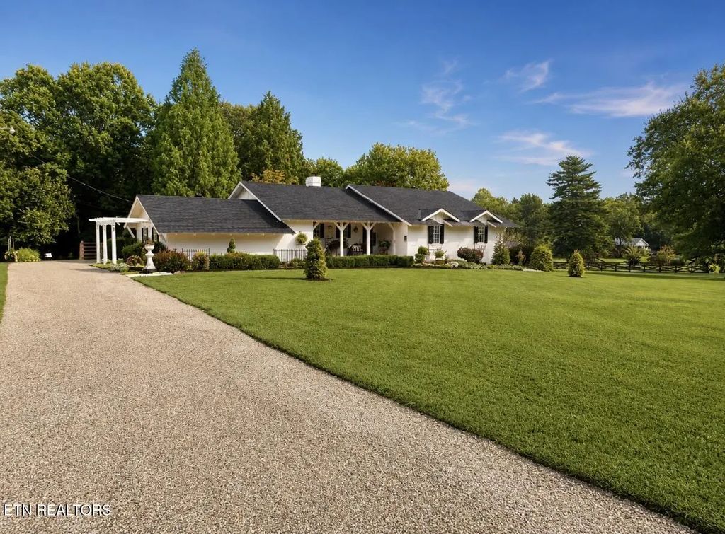 108 Fairlane, Sweetwater