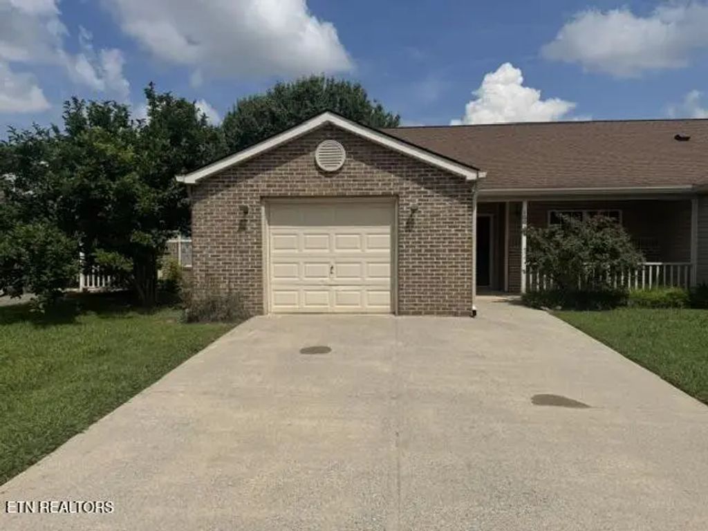 10017 Greylock Way, Knoxville
