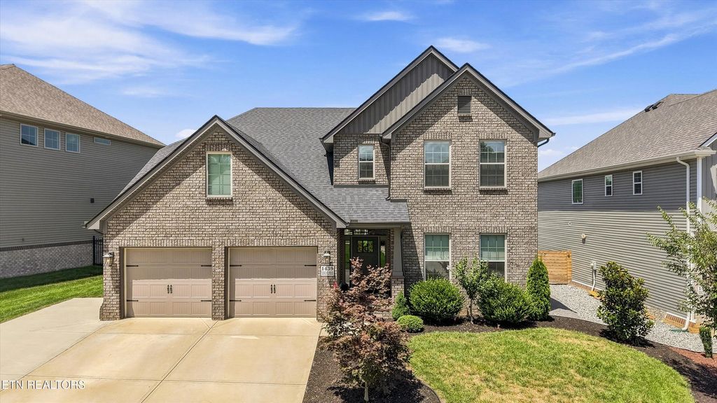 1439 Ridge Climber Rd, Knoxville