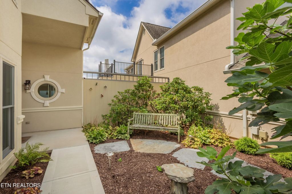 3445 Commodore Point, Knoxville