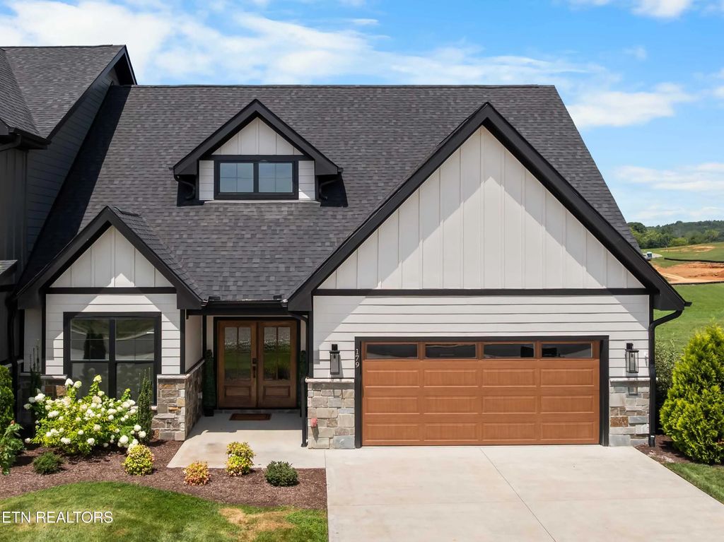 179 Island Circle, Loudon