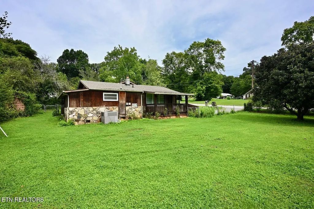 2204 Mentor Rd, Louisville