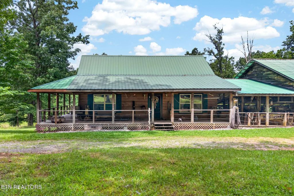 513 Valley Ridge Rd, Jamestown