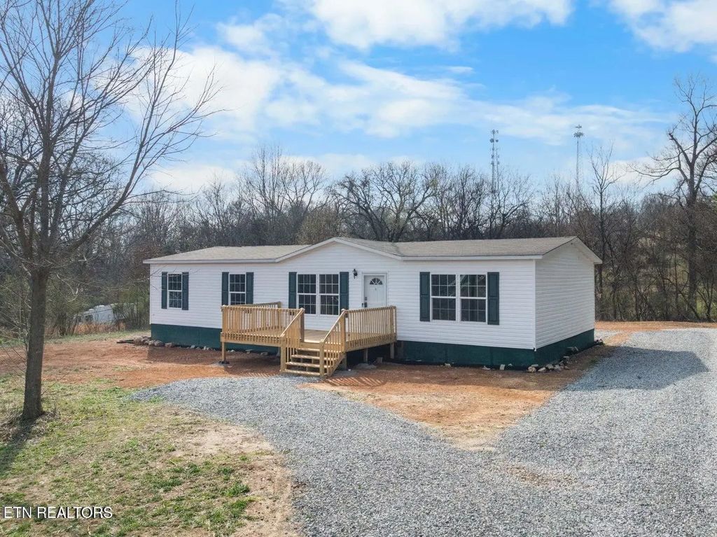 523 N Point Rd, Sweetwater