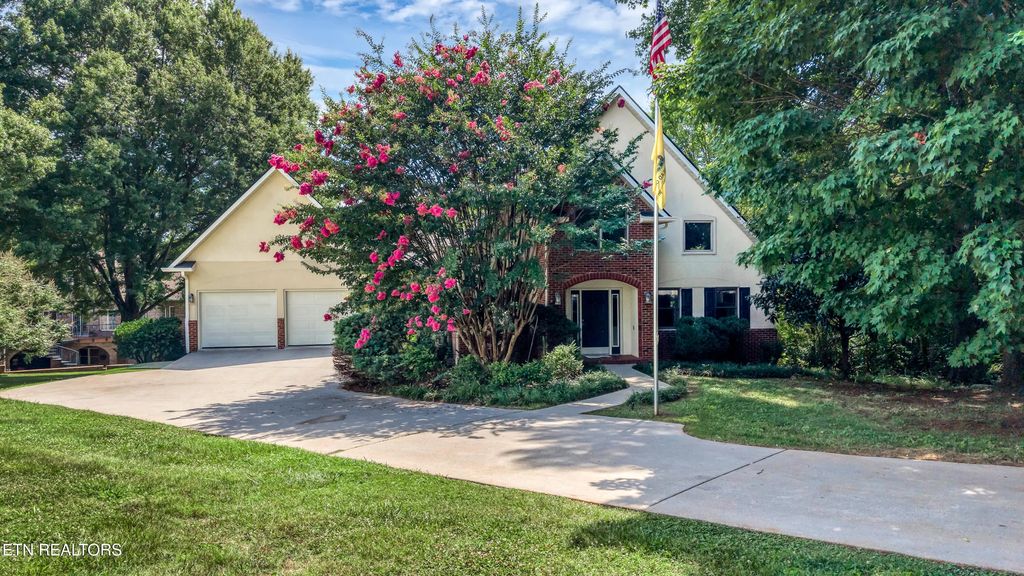 1302 Dunbarton Drive, Maryville