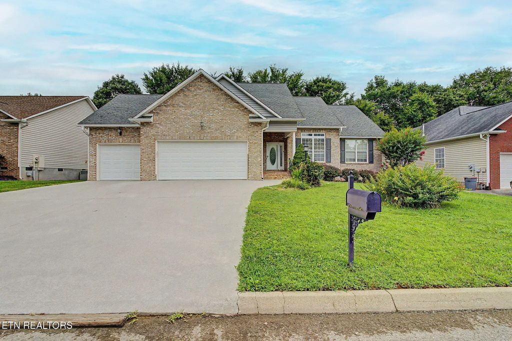 6828 Amberfield Lane, Knoxville