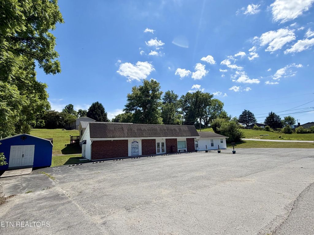 1165 Towe String Rd, Jacksboro