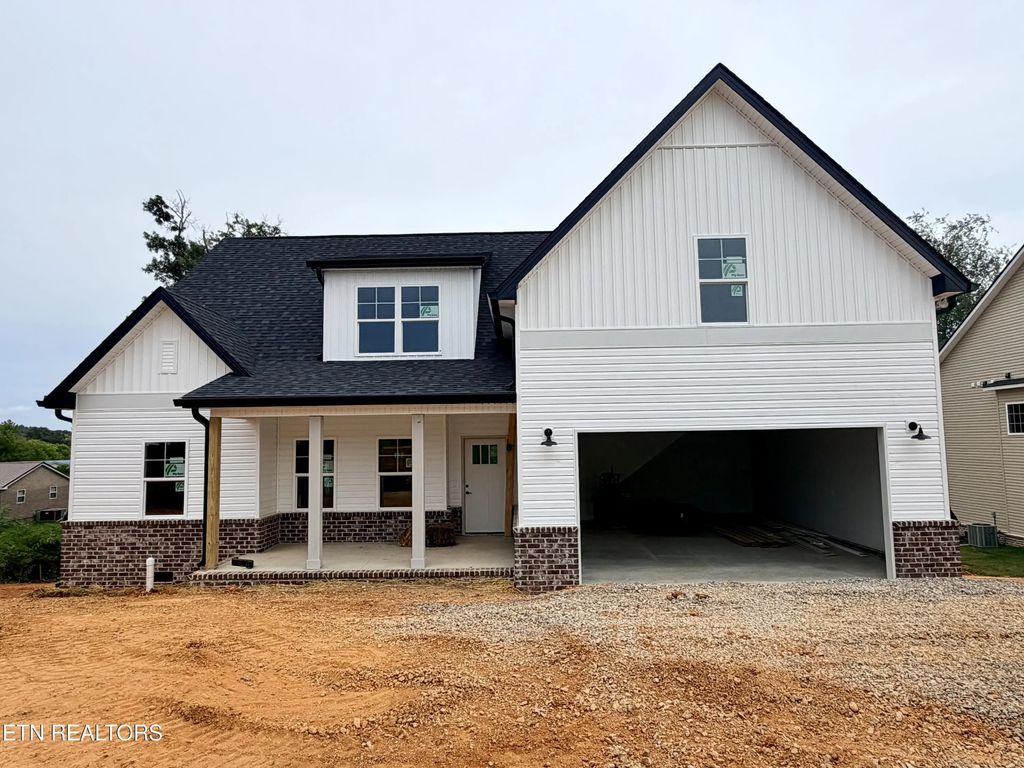 222 English Oak Lane, Lenoir City