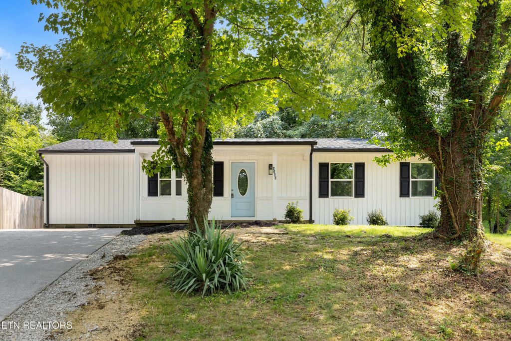 5200 Evelyn Drive, Knoxville
