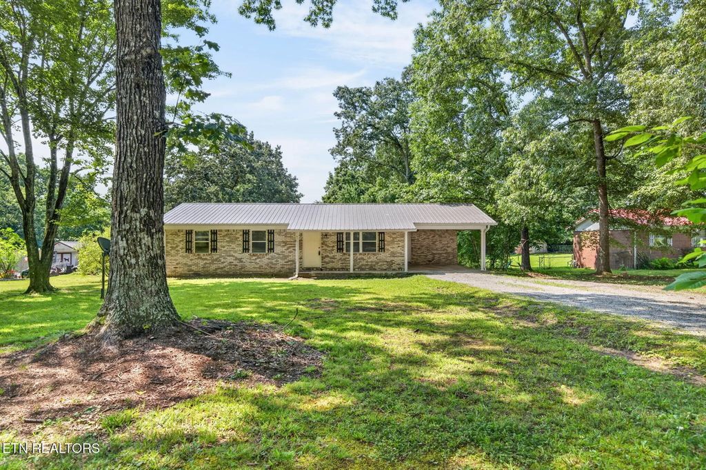 298 Deathridge Rd, Crossville