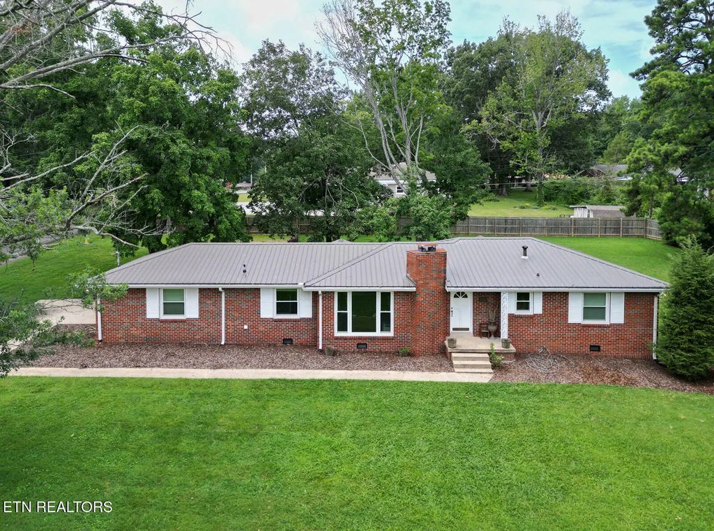 112 S Hummingbird Lane, Dickson
