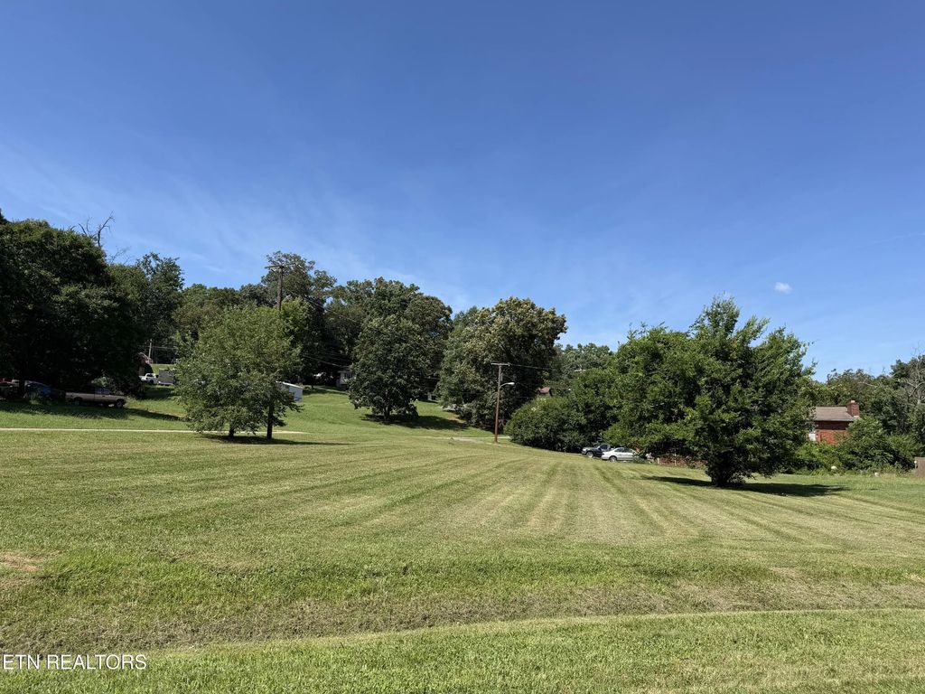 Crescent Drive, Loudon