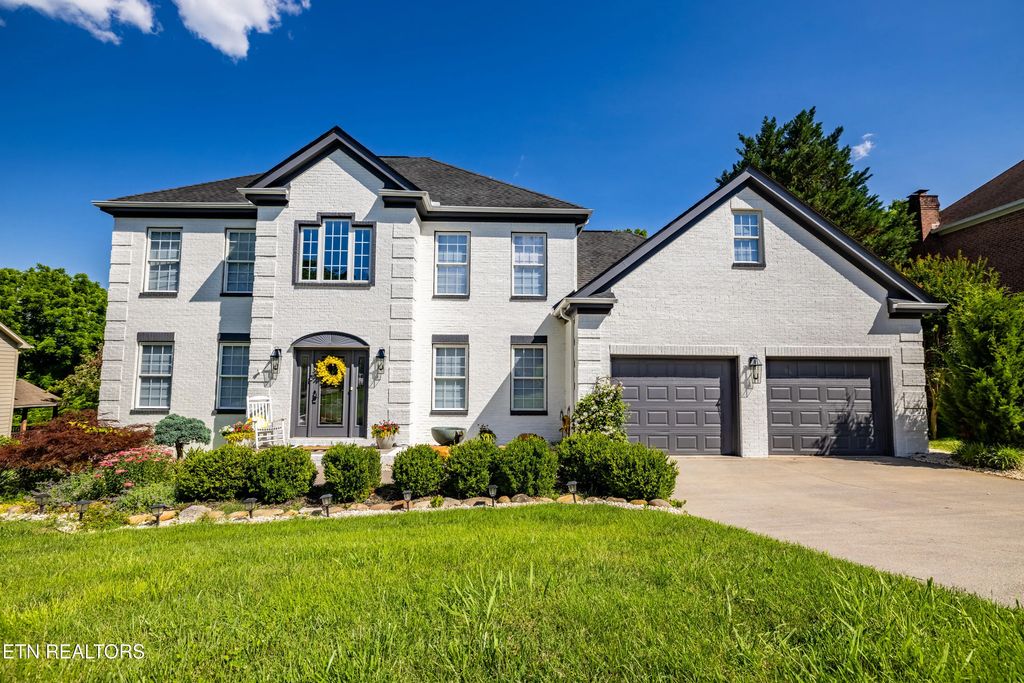 12612 Broken Saddle Rd, Farragut