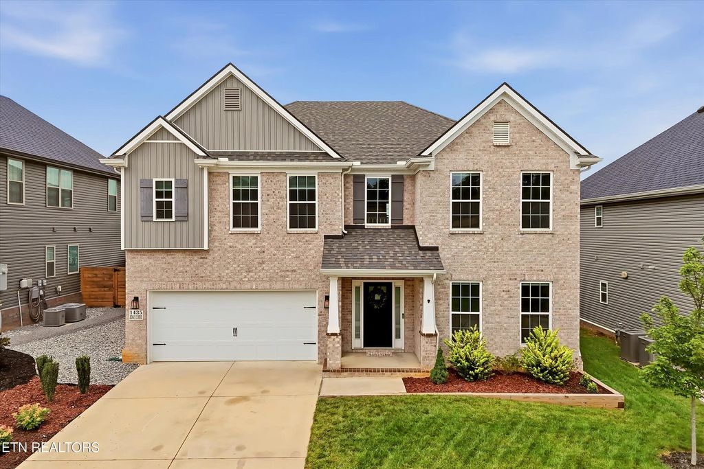 1435 Ridge Climber Rd, Knoxville