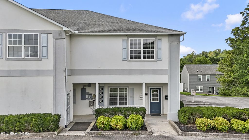 100 Village Way D, Kingston