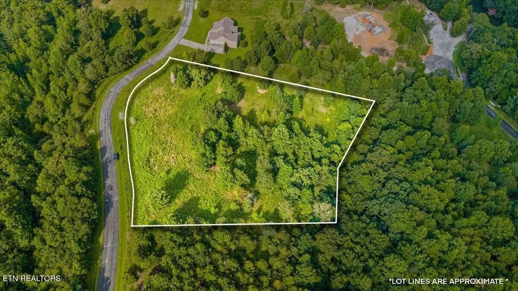 126 Emerald Pointe Circle, Rockwood