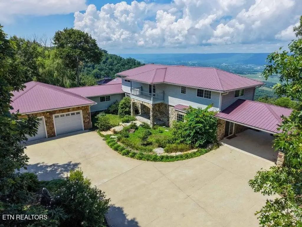 1981 Porch Rock Rd, Pikeville