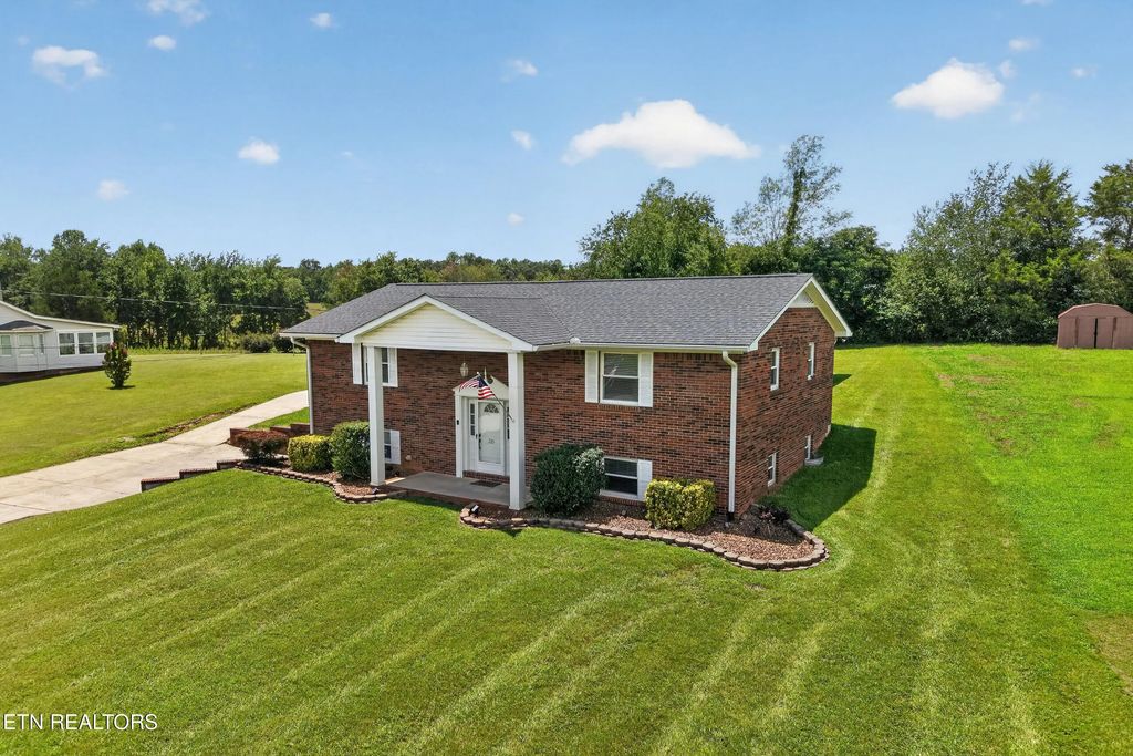 225 West Gate Drive, Baxter