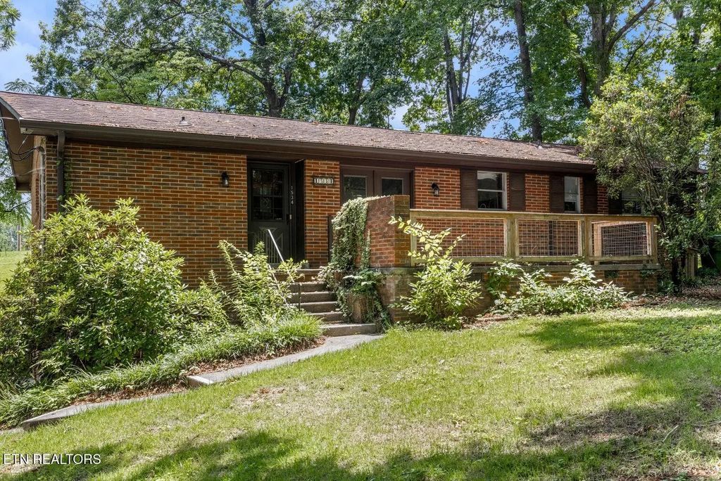 1534 Mcilvaine Drive, Maryville