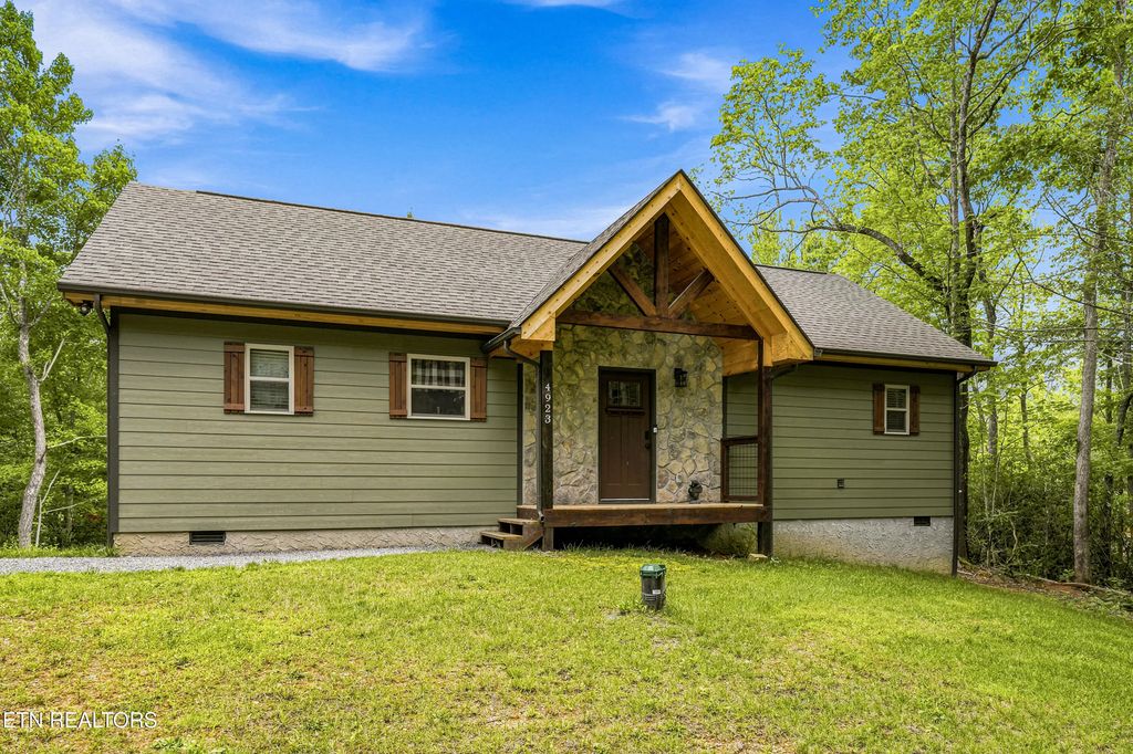 4923 Cote Way, Cosby