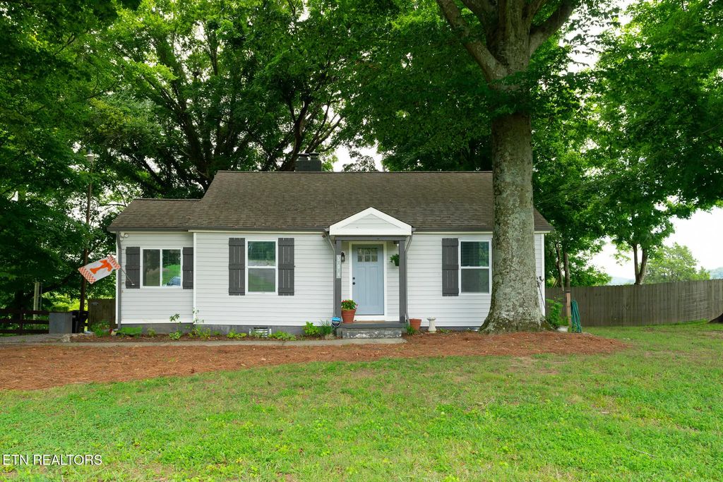 504 Sinking Springs Rd, Clinton