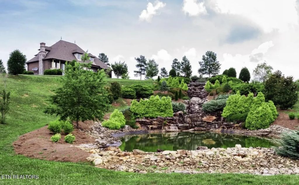 917 Eagle Nest Drive, Loudon